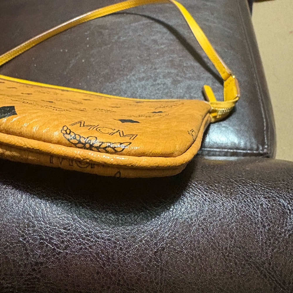 Authentic MCM Visetos Leather Pochette Cognac - Picture 4 of 8